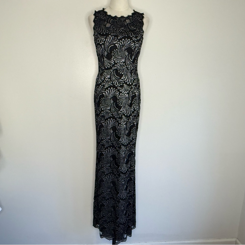 Adrianna Papell Black Sleeveless Crew Neck Maxi Gown